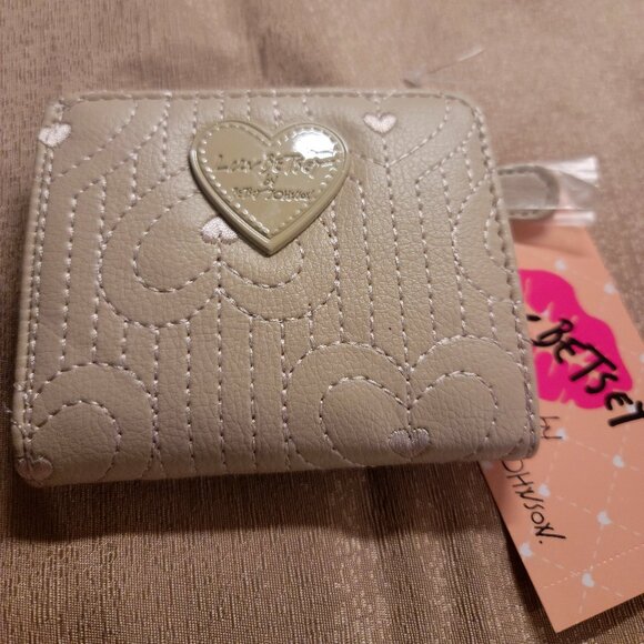 ***SALE*** Betsey Johnson Wallet - Picture 1 of 7